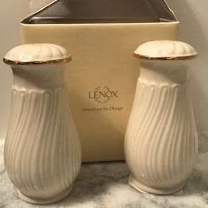 ❗️SALE❗️BRAND NEW⭐️ LENOX ⭐️ salt & pepper shakers